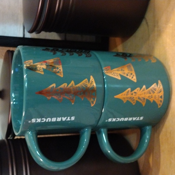 STARBUCKS Coffee 14 Oz Mug Green Christmas Pine Tree Cup Green Gold Holiday EUC - Picture 3 of 3